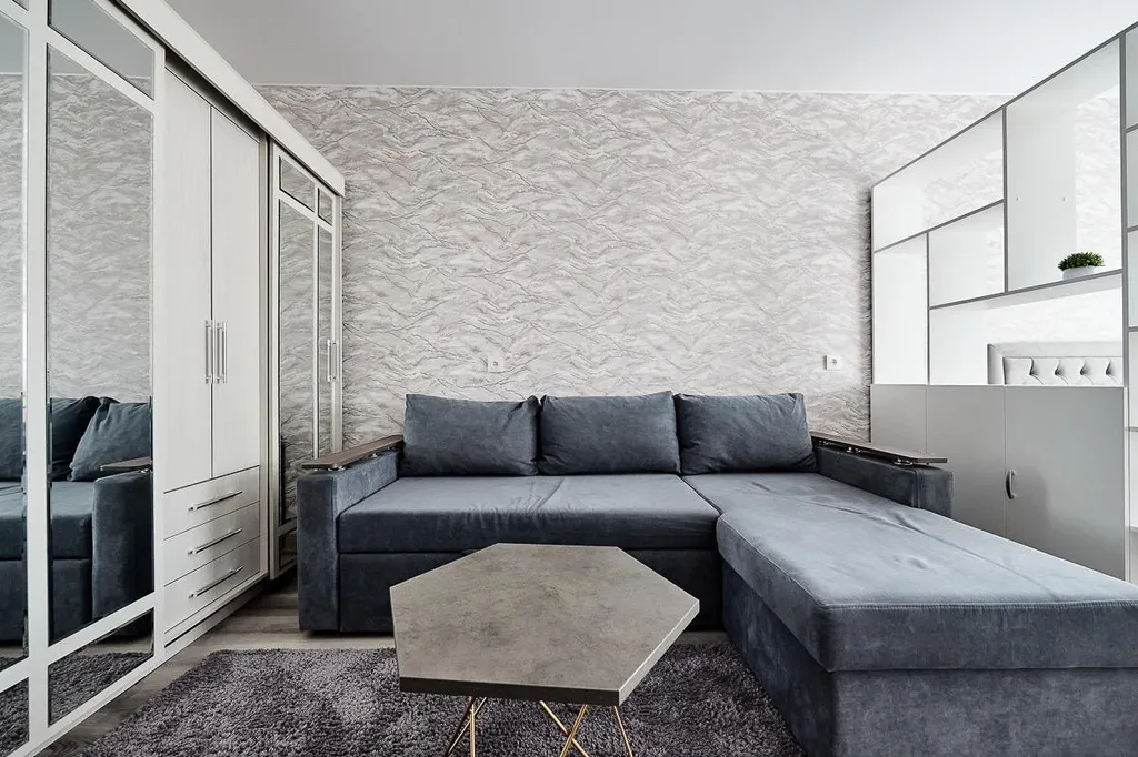 Светлые тёплые апартаменты с видом на горы и город