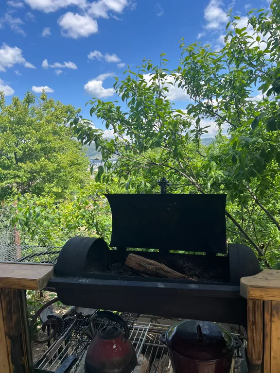 Коттедж Студия в отдельном доме, с мангальной зоной, бильярдом — Новороссийск