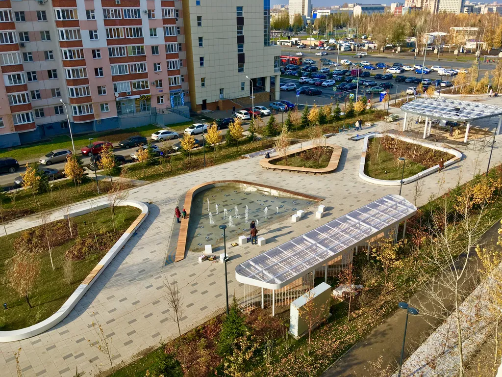 1-к квартира, 6 остановок до центра на автобусе, сквер под окнами