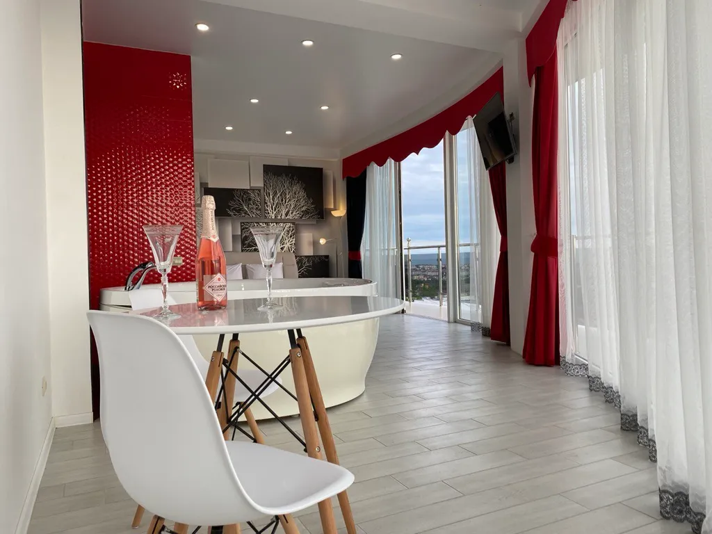 Апартаменты с гидромассажной ванной и красивым видом