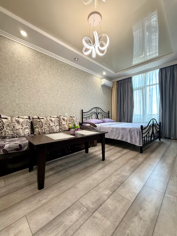 Уютная квартира рядом Ашан, с красивым видом на город — аренда посуточно в Симферополь