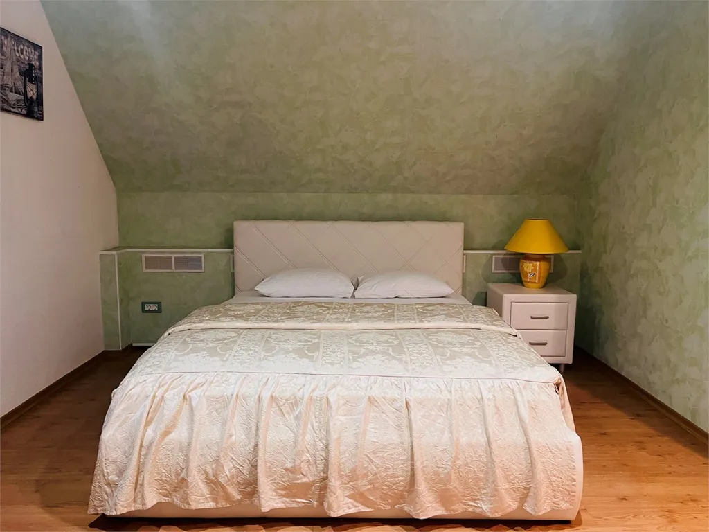 4-комнатный Дом