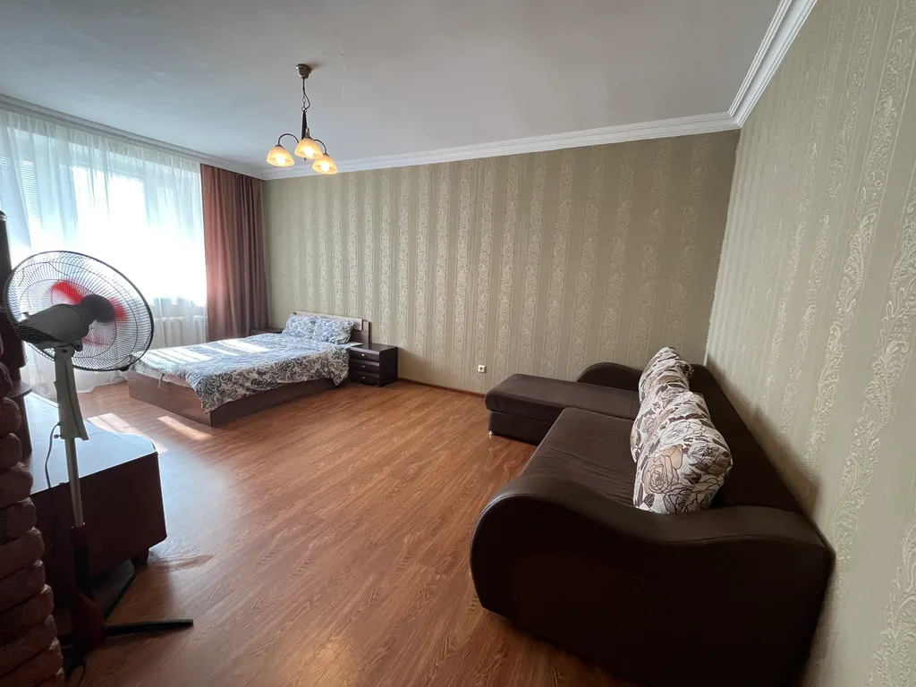 Отличная квартира в самом Центре рядом с Кристаллом