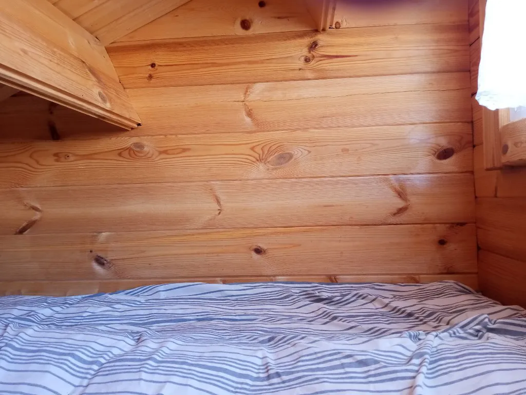 Деревянный домик- в невесомости