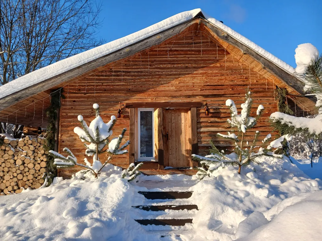 Дом у леса с камином на окраине для отдыха души и тела