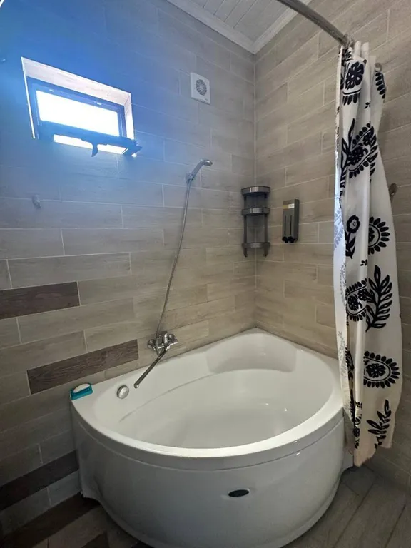 Двухэтажный гостевой дом на берегу моря