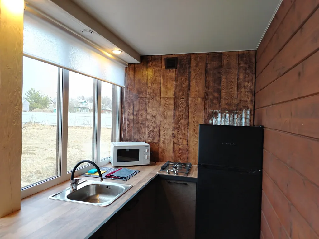 Дом на берегу с баней