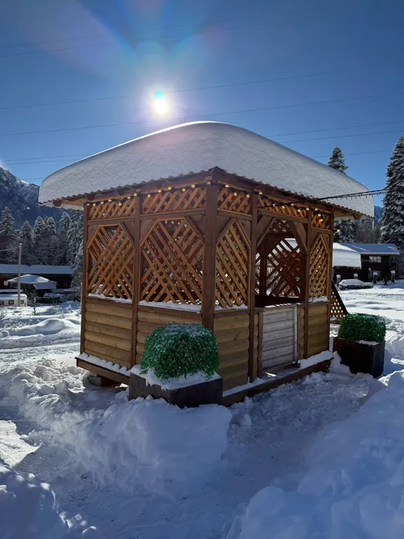 Уютный домик с видом на горы