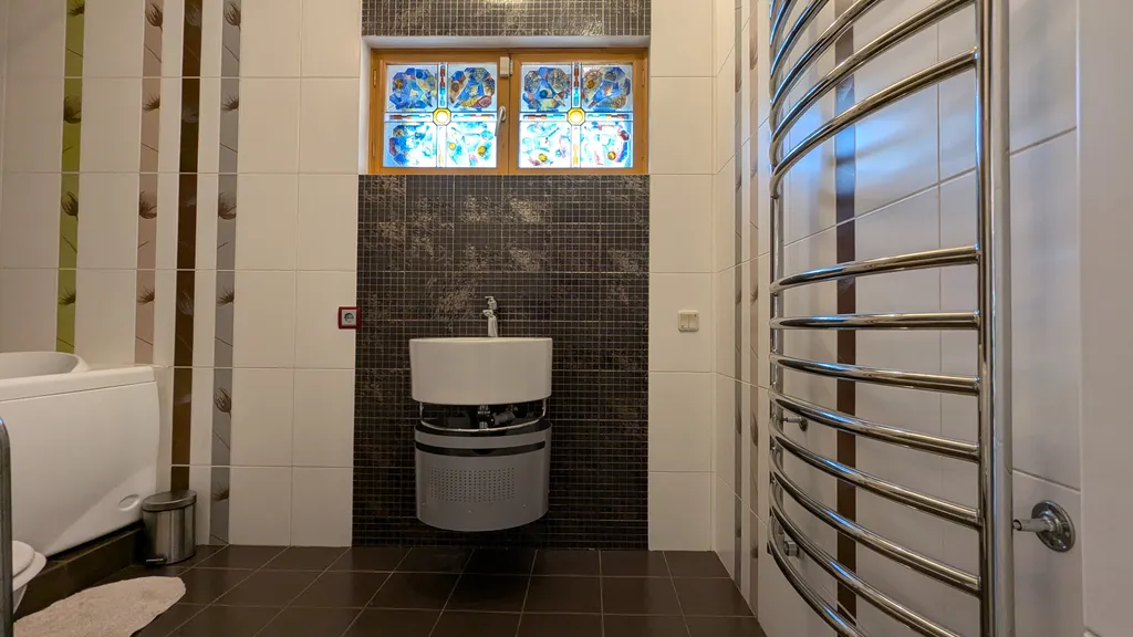 Дом с бассейном в 3 километрах от МКАД