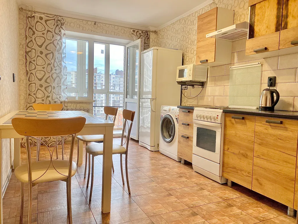 Панорамный балкон, современный дом, крупногабаритная квартира