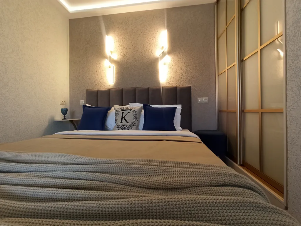 У аэропорта