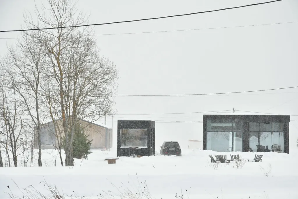 Мини дом с панорамными окнами