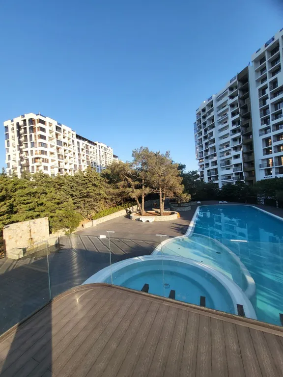 Видовая Апартаменты с подогреваемым бассейном в  в ЖК Лучистое