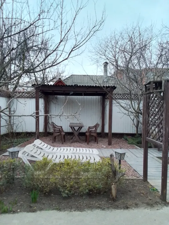 Домик с двором и мангалом