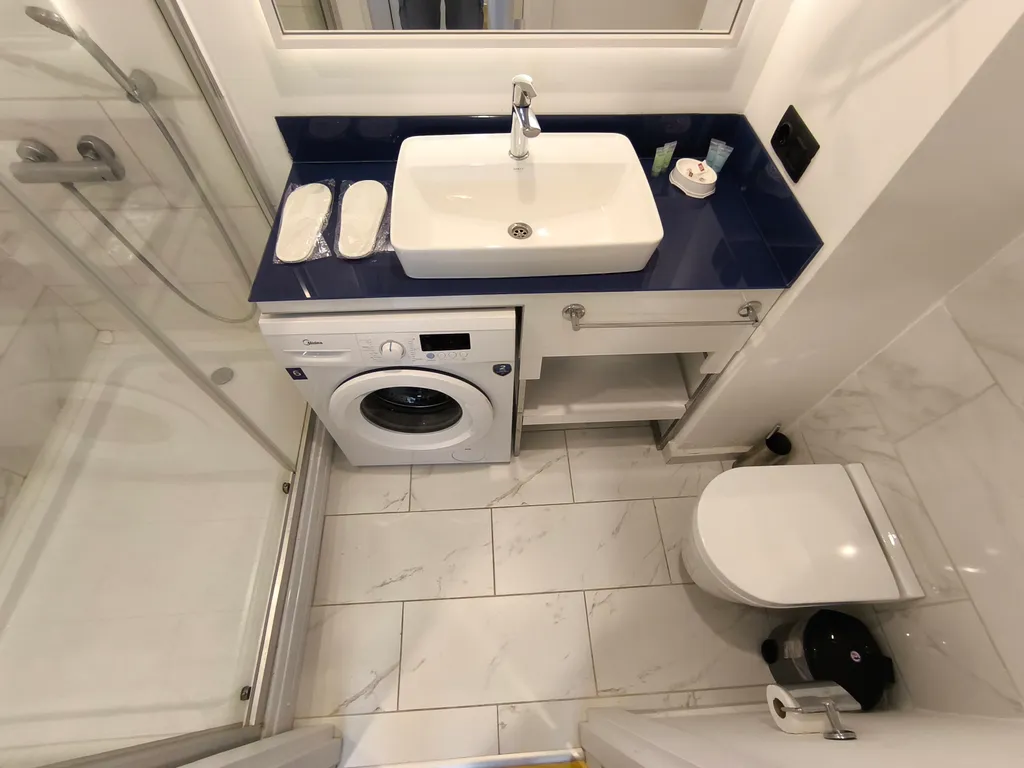 Апартамент-студия на первой линии от моря с танцующими фонтанами