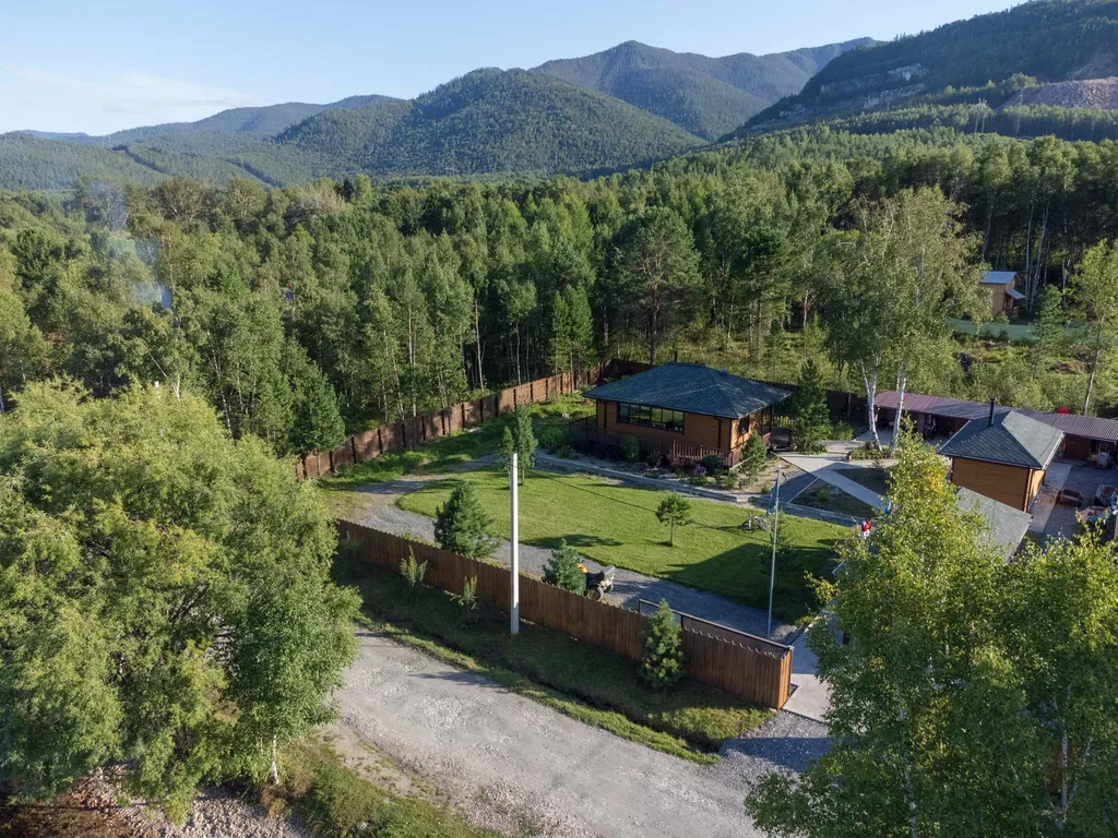 Домик на берегу Байкала