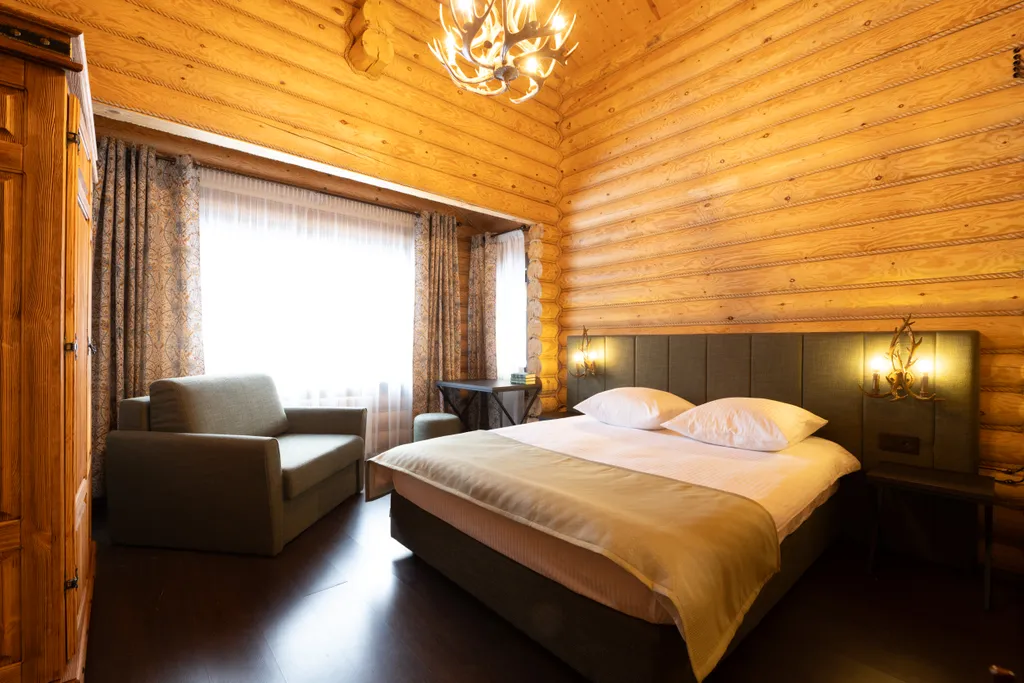 Бревенчатый коттедж Вип 1, 3 спальни на берегу озера Селигер