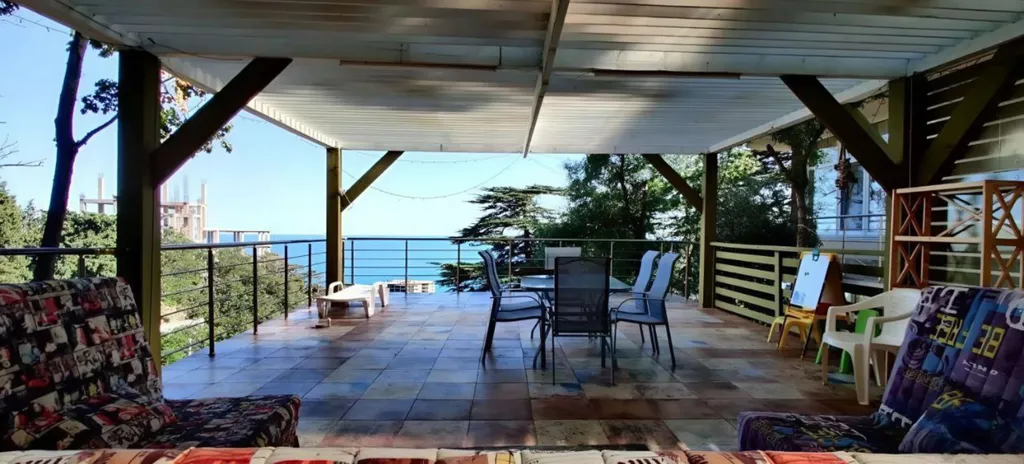 Апартаменты с видом на море, расписными стена и отдельной спальней