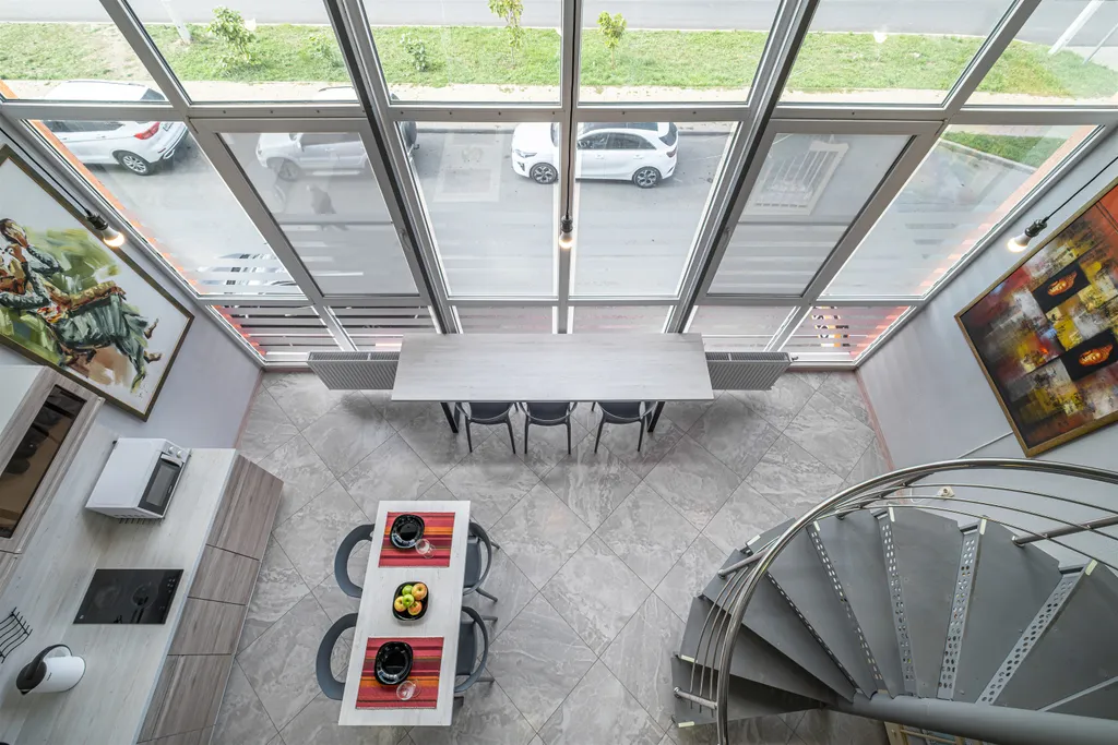 Просторная двухуровневая квартира с панорамой