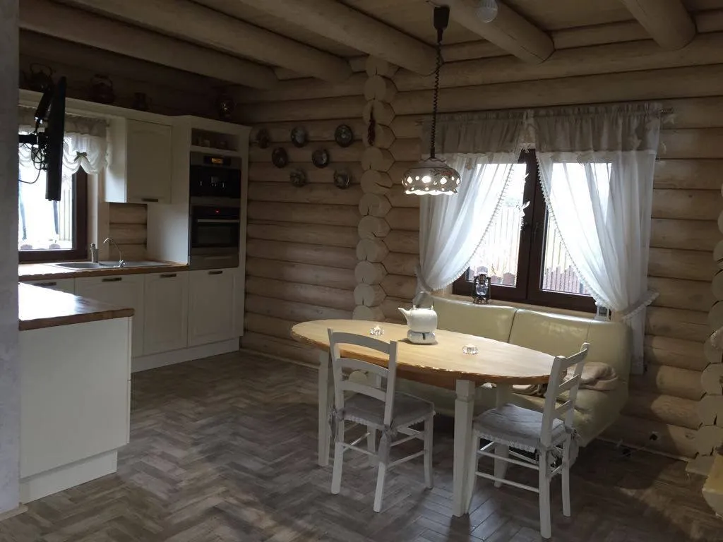 Сказочный домик в лесном массиве