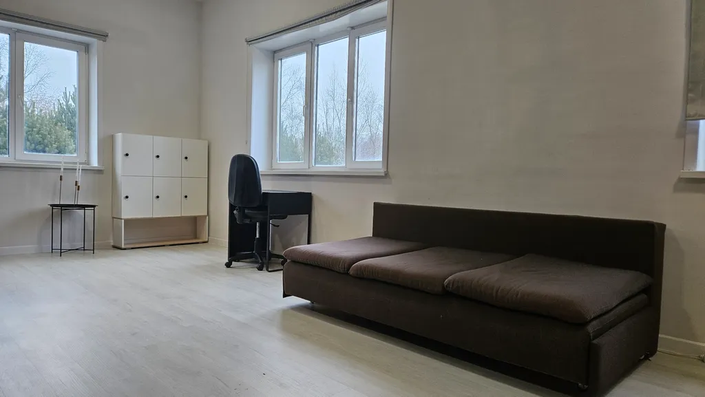 Просторная комната для большой компании