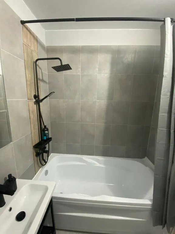 Стильная студия с панорамным балконом у балатовского парка