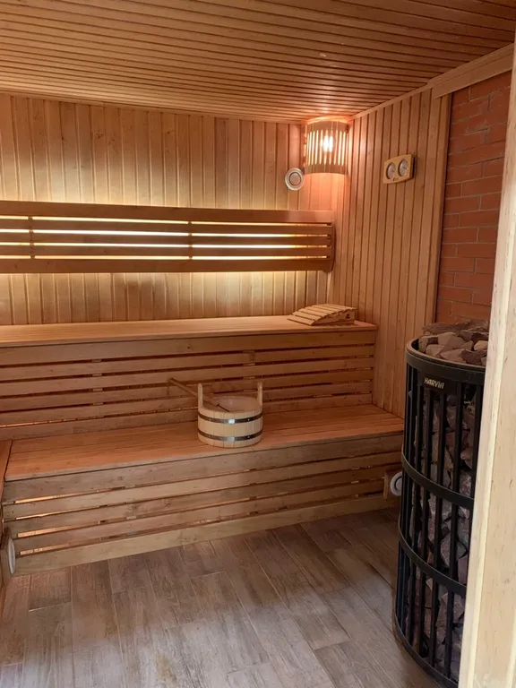 Коттедж Гостевой дом с сауной и бассейном — Светлый