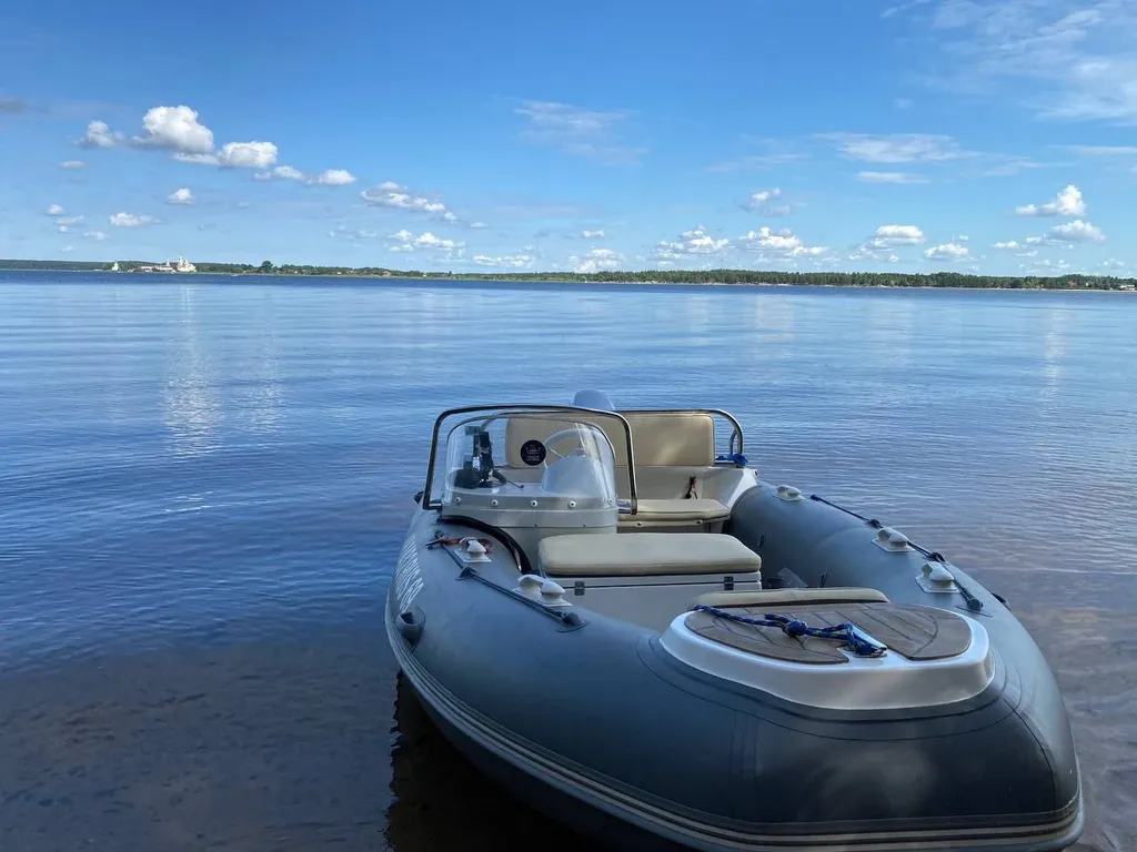 Бревенчатый коттедж Вип 1, 3 спальни на берегу озера Селигер