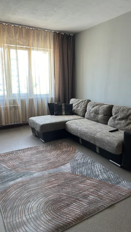 Просторная двухкомнатная квартира на набережной реки Амур