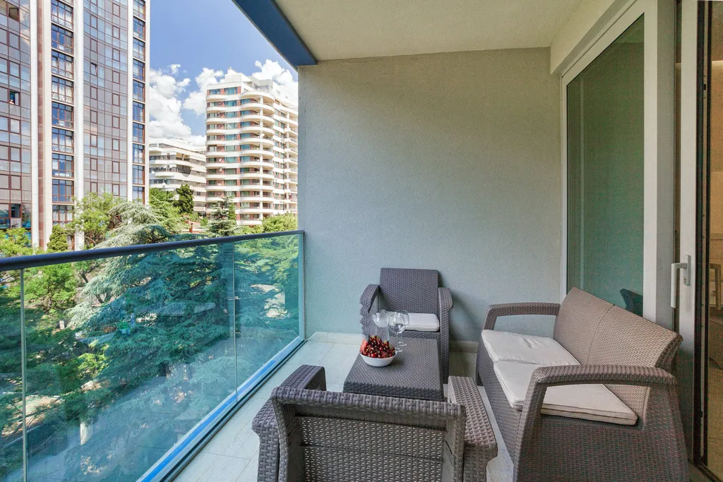 Квартира с большой террасой с видом на парк