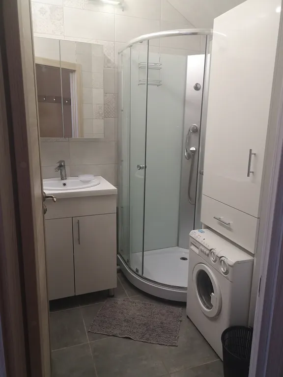 Вместительный, теплый дом на берегу реки Воря