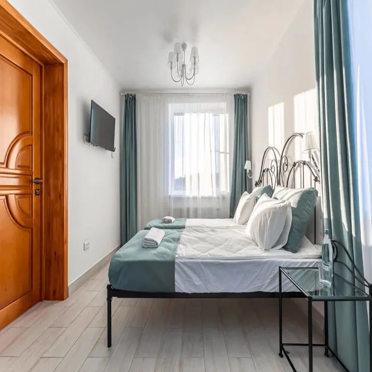 8-комнатный Дом