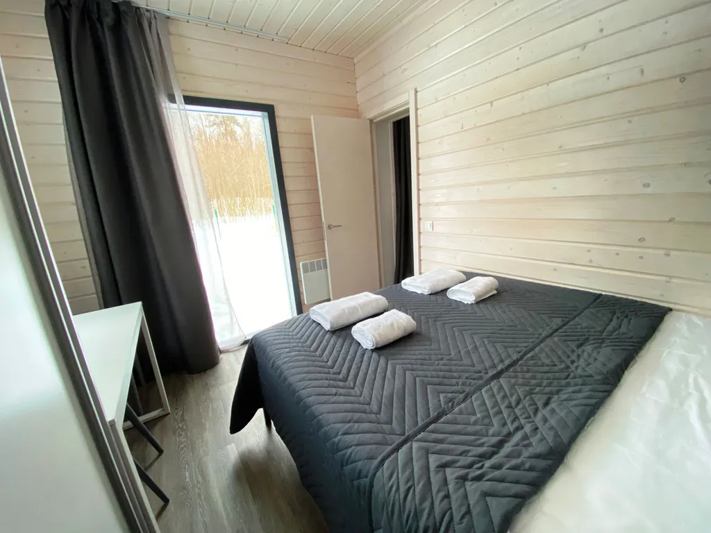 Новый комфортабельный дом для отдыха на берегу лесного озера