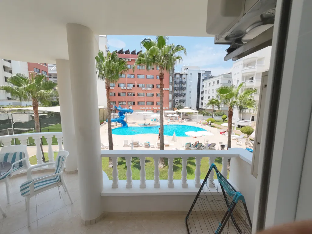 Уютная квартира с видом на бассейн и сад