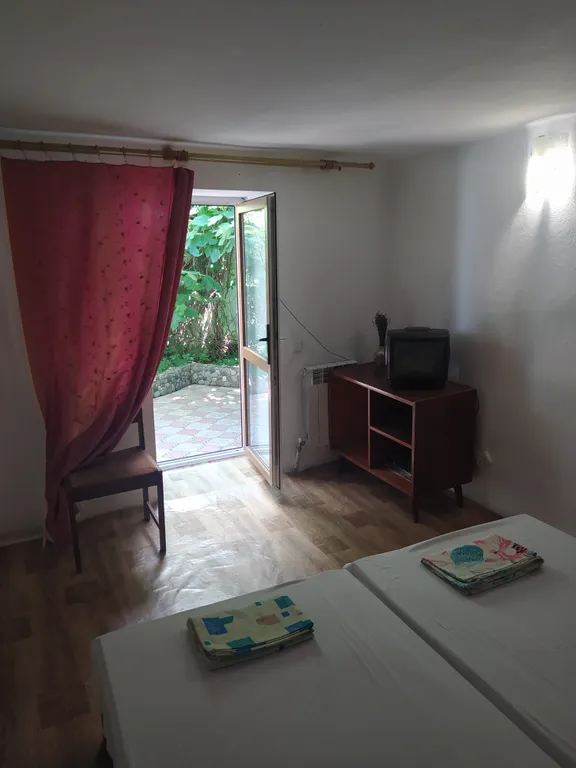 Дом с гранатовым деревом