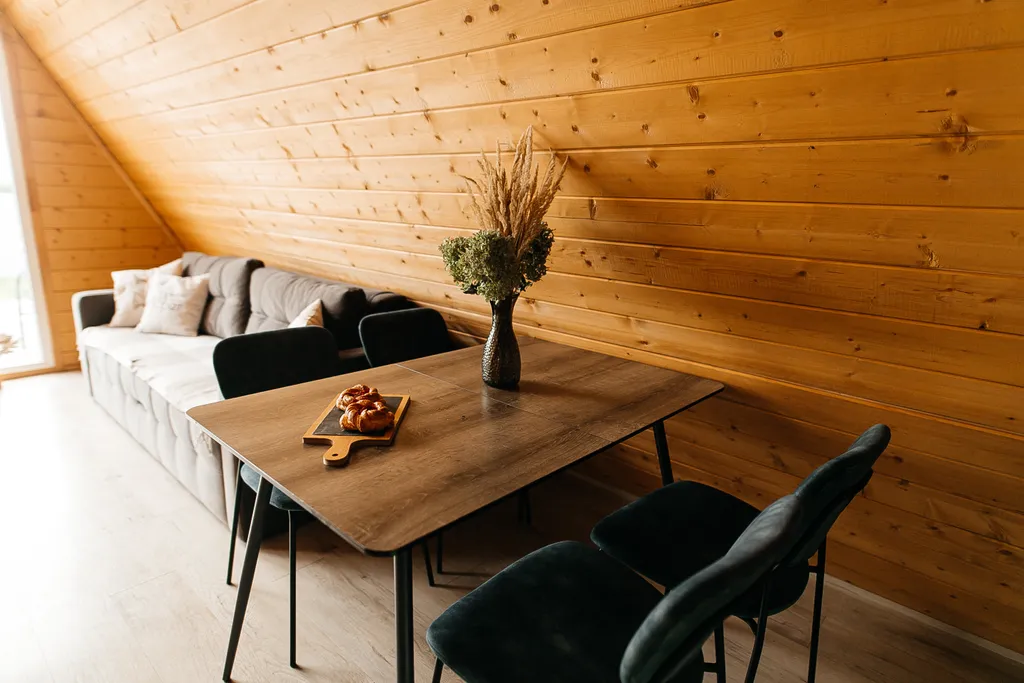 Треугольный дом