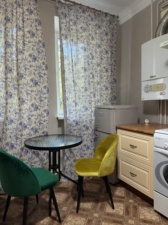 Квартира в сталинке в центре города с закрытой парковкой