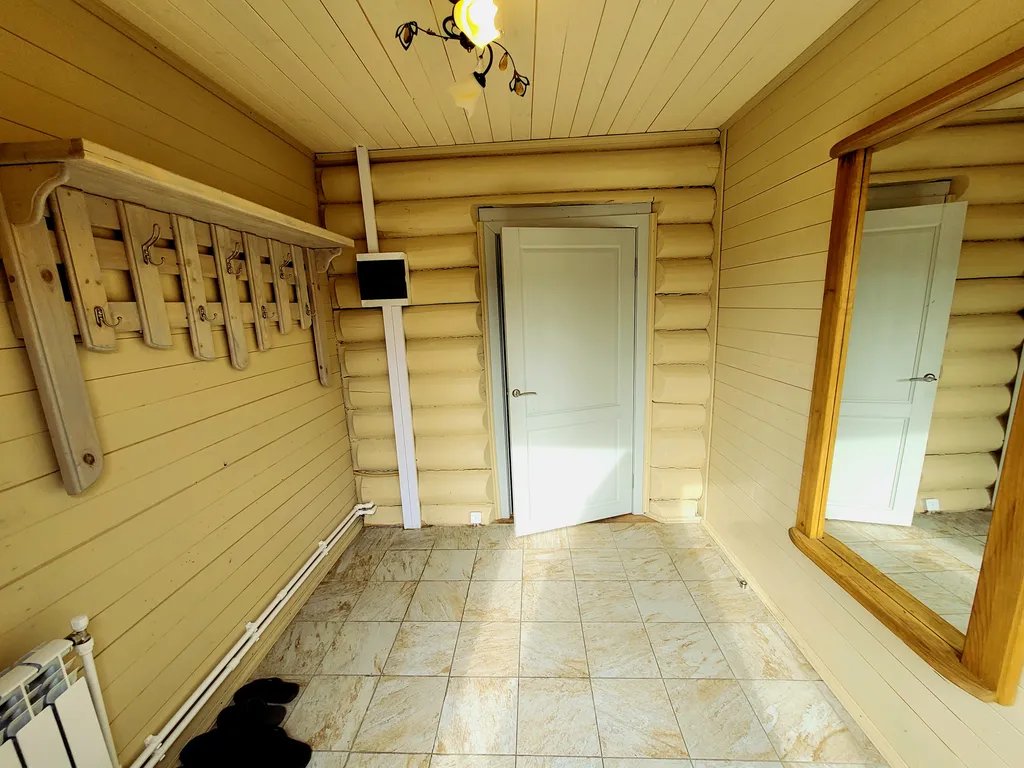 Дом с баней для большой семьи или дружной компании рядом с озером.