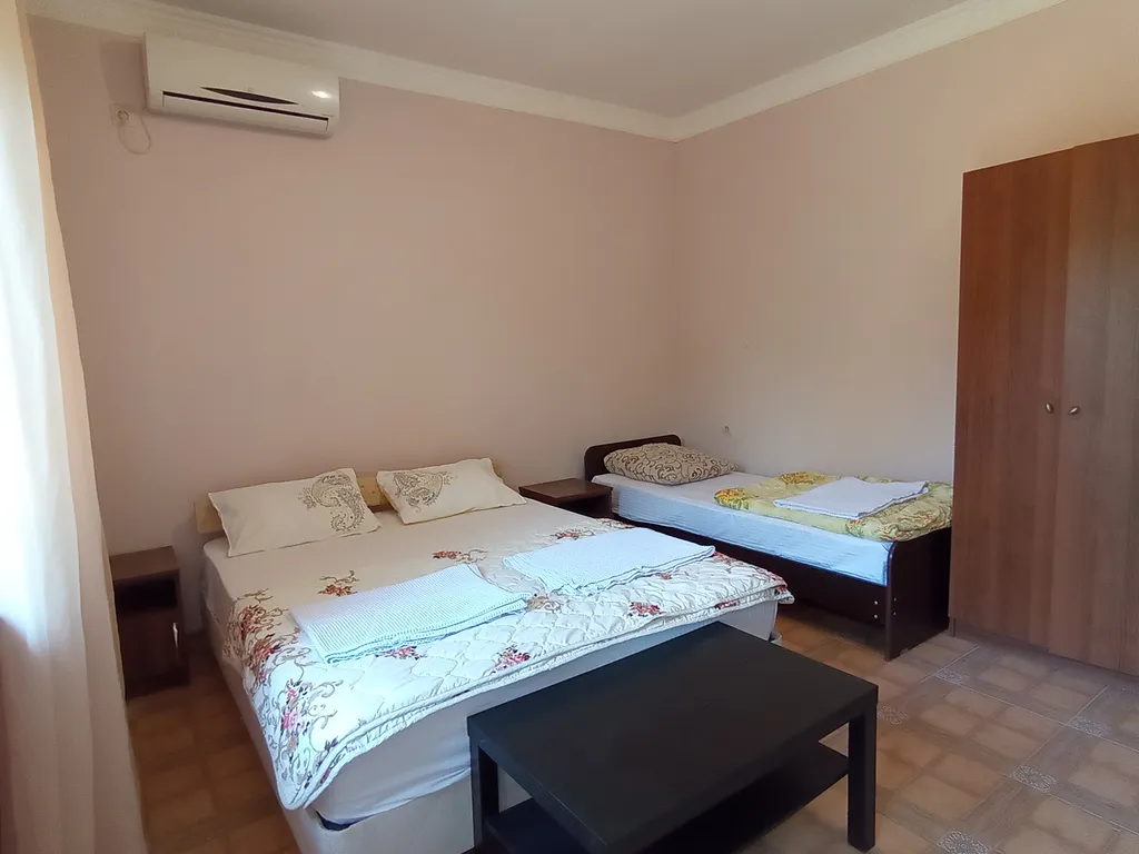 Коттедж в саду у Веры