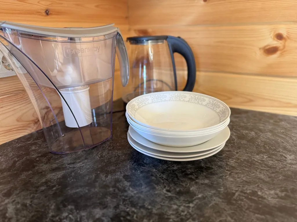 Домик в живописном месте у воды