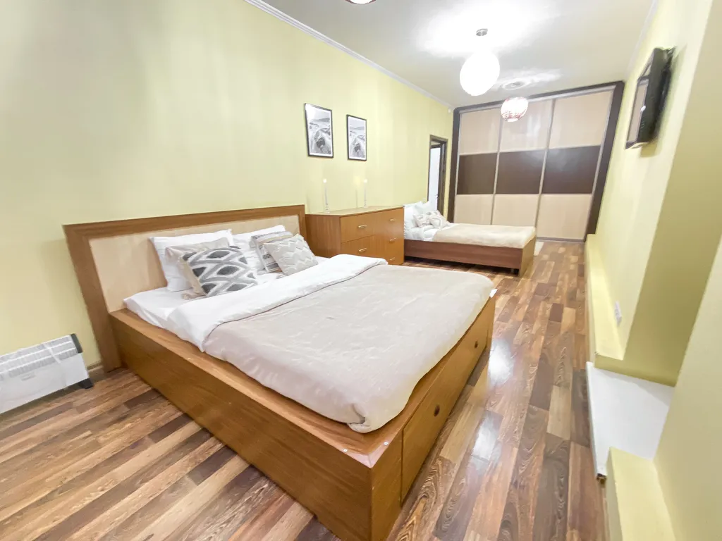 Двухуровневая квартира для большой компании