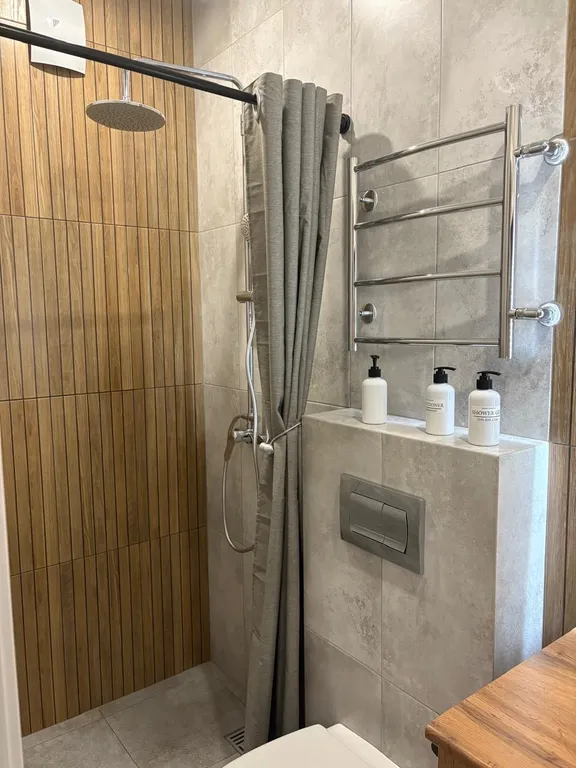 Уютная комната с террасой и видом на горы