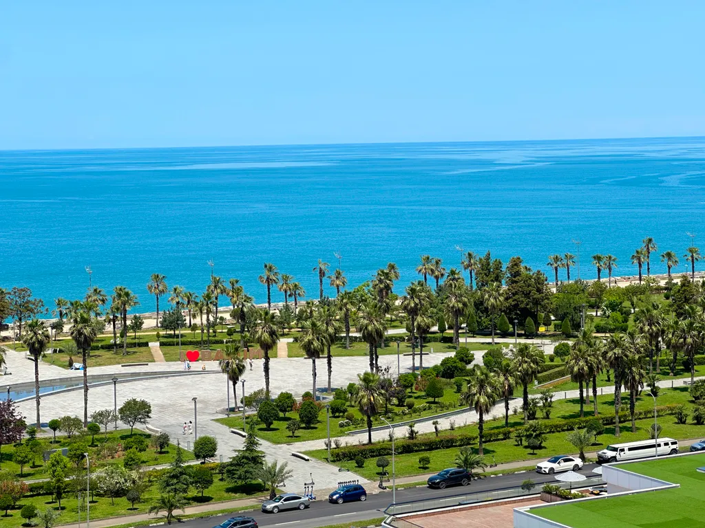 Апартаменты с видом на бассейн и море, ЖК White Sails