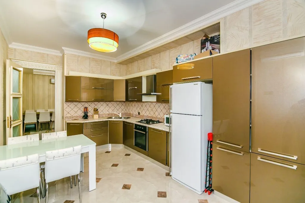 4-комнатная Квартира