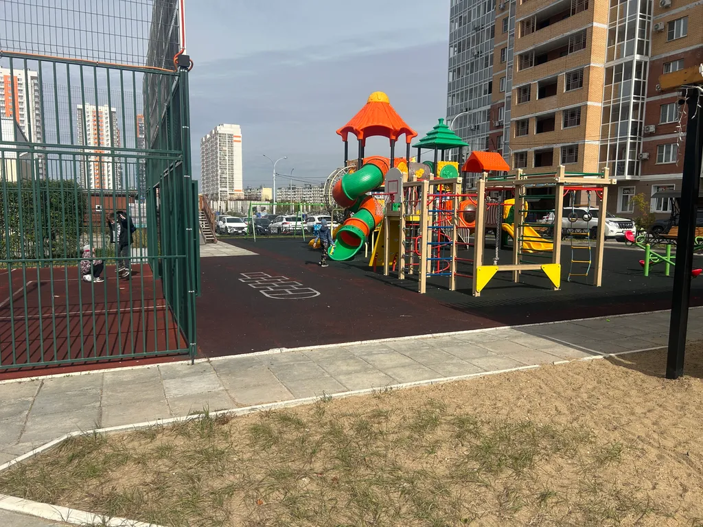 Комфортная квартира в районе Арены Ерофей недалеко от центра города.