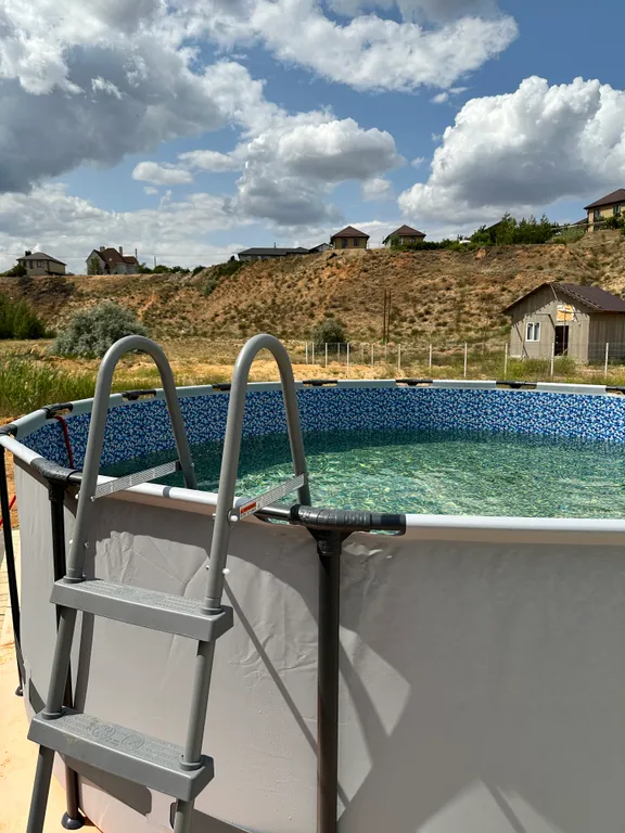 Охотничий домик у пруда