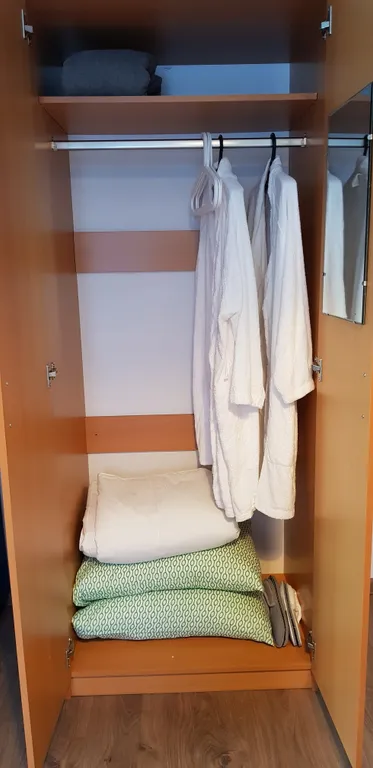 Уютная комната-студия у церкви на холме