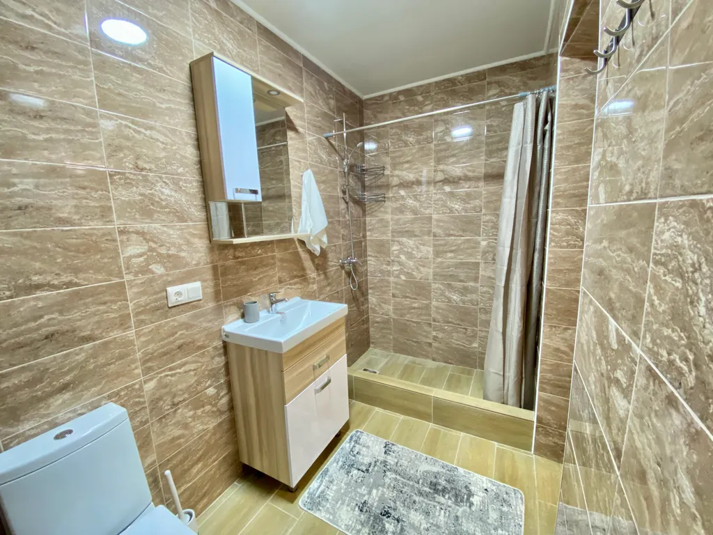 Апартамент С, Семейный