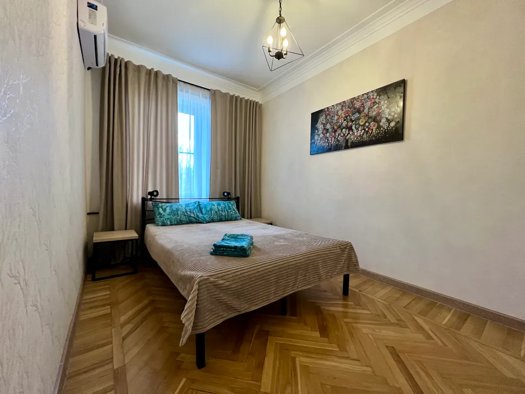 Квартира Уютные апартаменты "Лофт Фонтаны" с видом на Александровский сквер — Краснодар