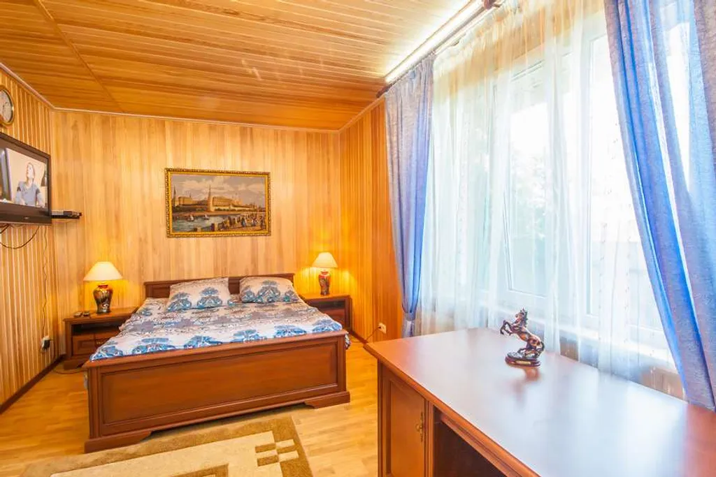 Усадьба с террасой у озера